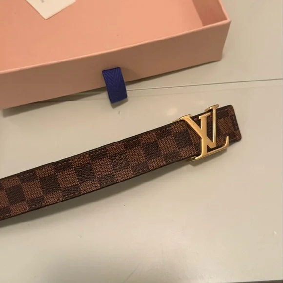 Authentic Louis Vuitton women’s belt. CE LV 25 Mini D EBE 90
Worn only twice Authentic Louis Vuitton women main image 3